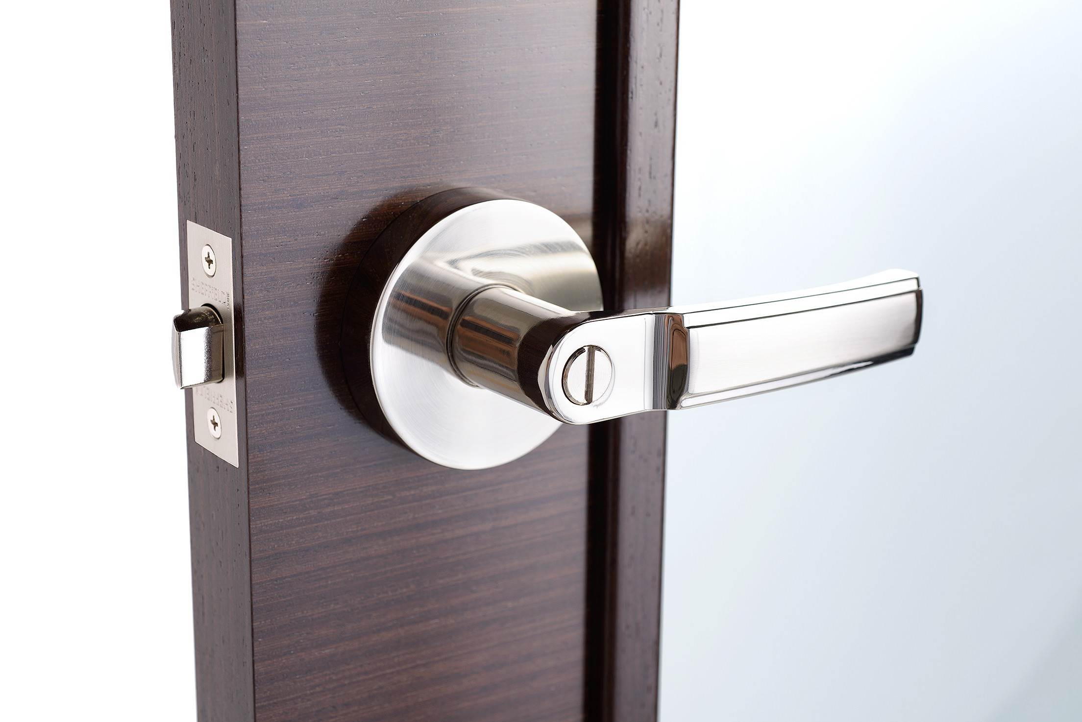 Фиксация дверной ручки. Ручка дверная Door Handle loku 830. Межкомнатная дверная ручка smart2lock. Фурнитура для входной межкомнатной двери tr6. Ручка с замком для межкомнатных дверей.